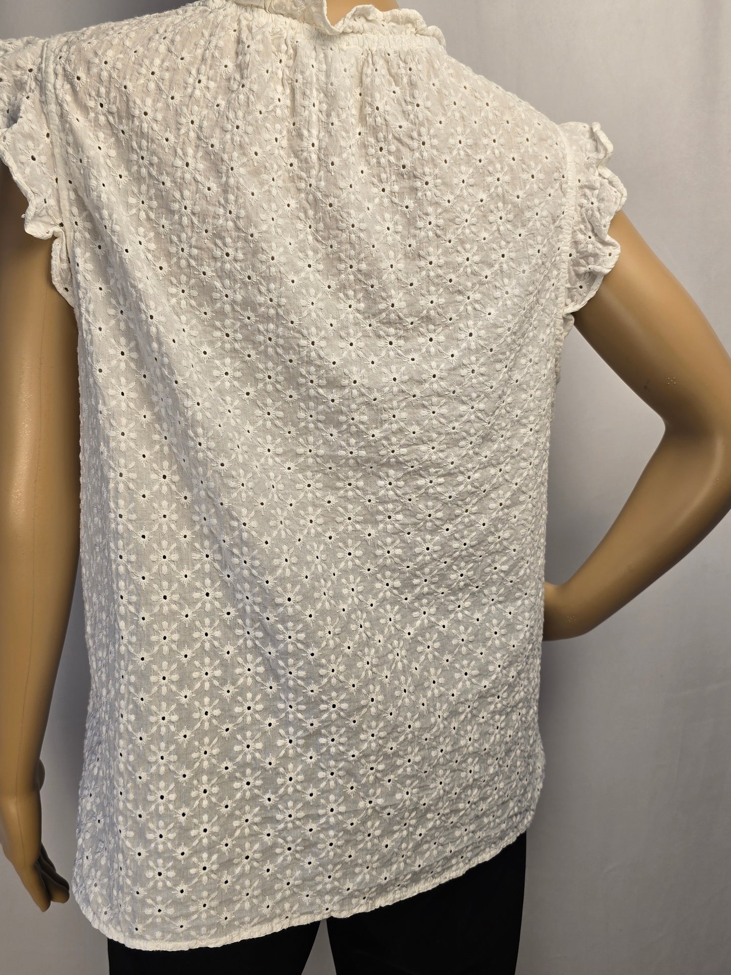 Signature Reitmans White High Neck Eyelet Top Large Preloved