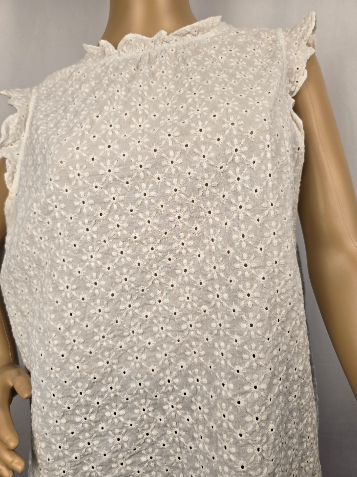 Signature Reitmans White High Neck Eyelet Top Large Preloved
