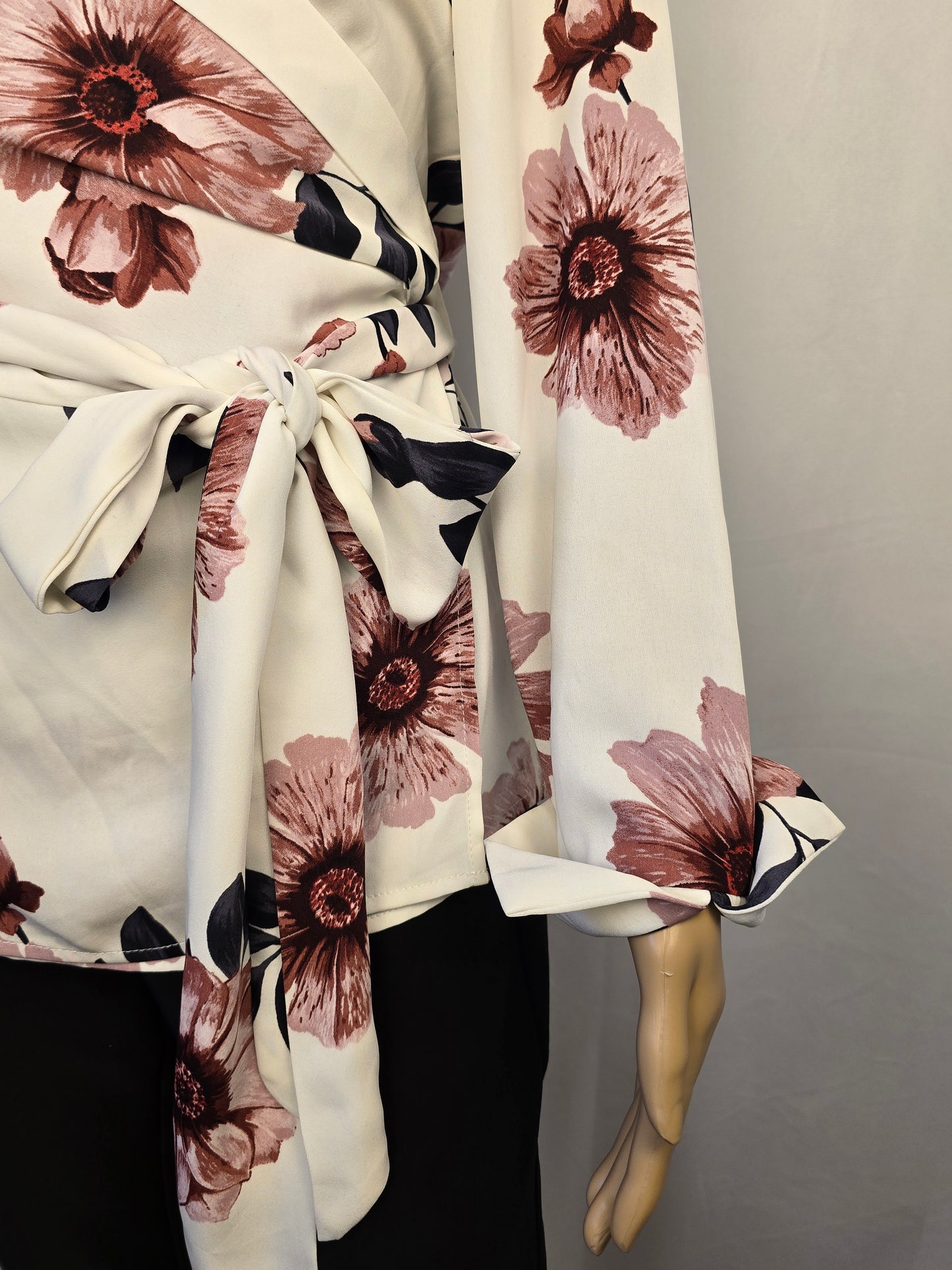 Dynamite White Floral Jacket/Top Medium Long Sleeve Preloved