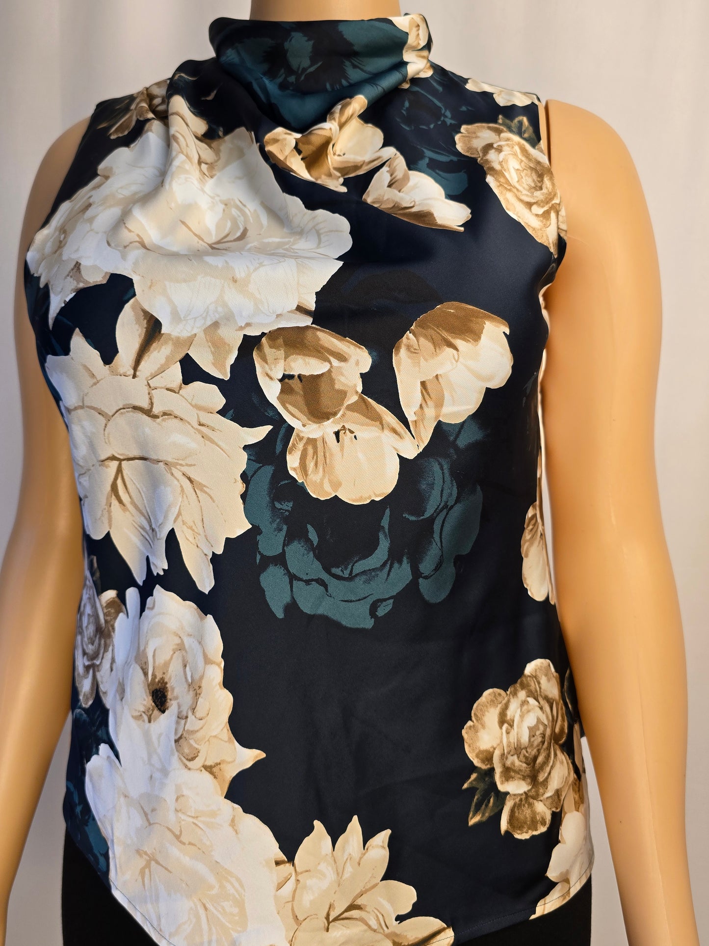 RW & Co Blue Floral High Neck Sleeveless Top Size Large Preloved