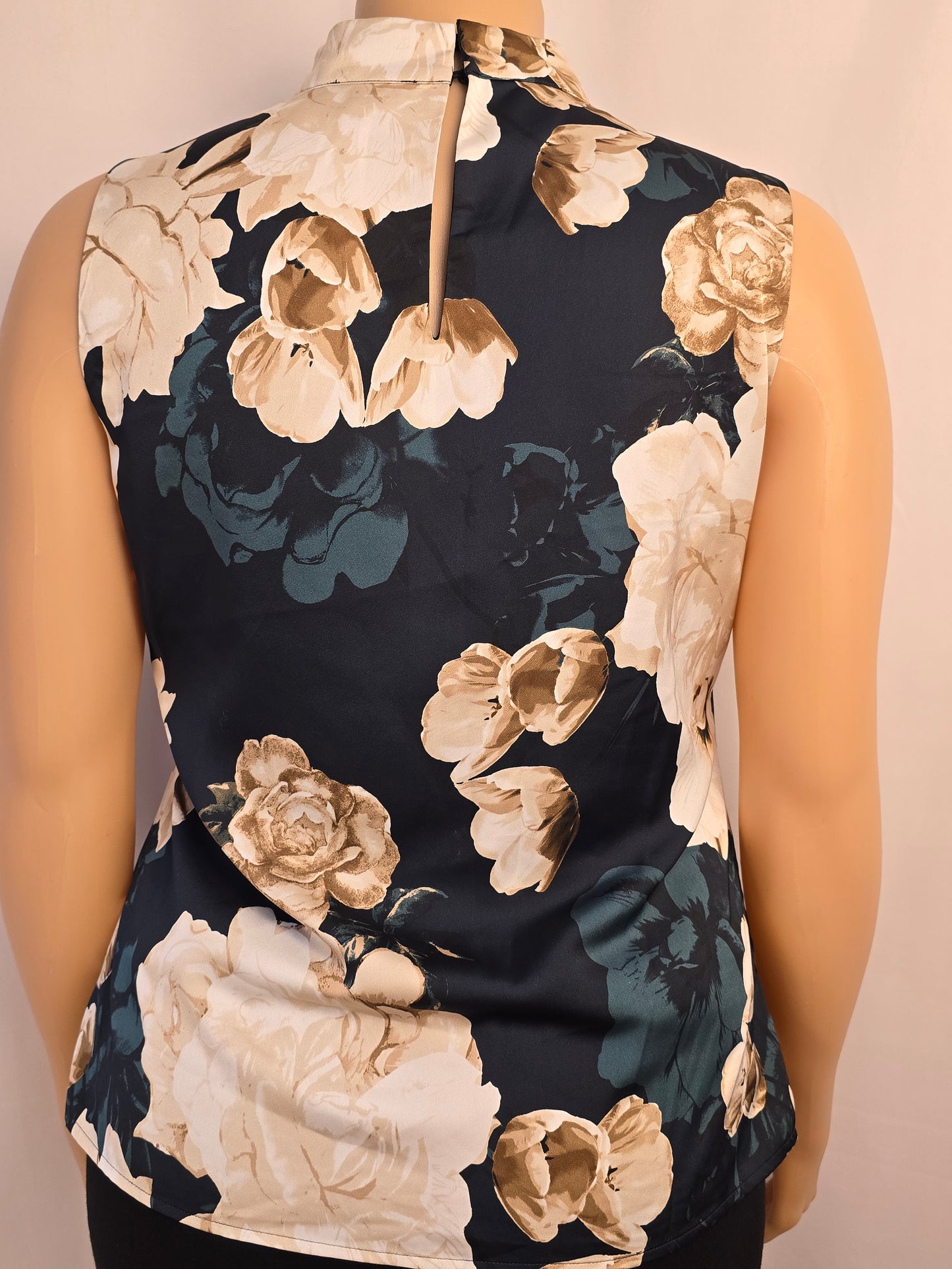 RW & Co Blue Floral High Neck Sleeveless Top Size Large Preloved