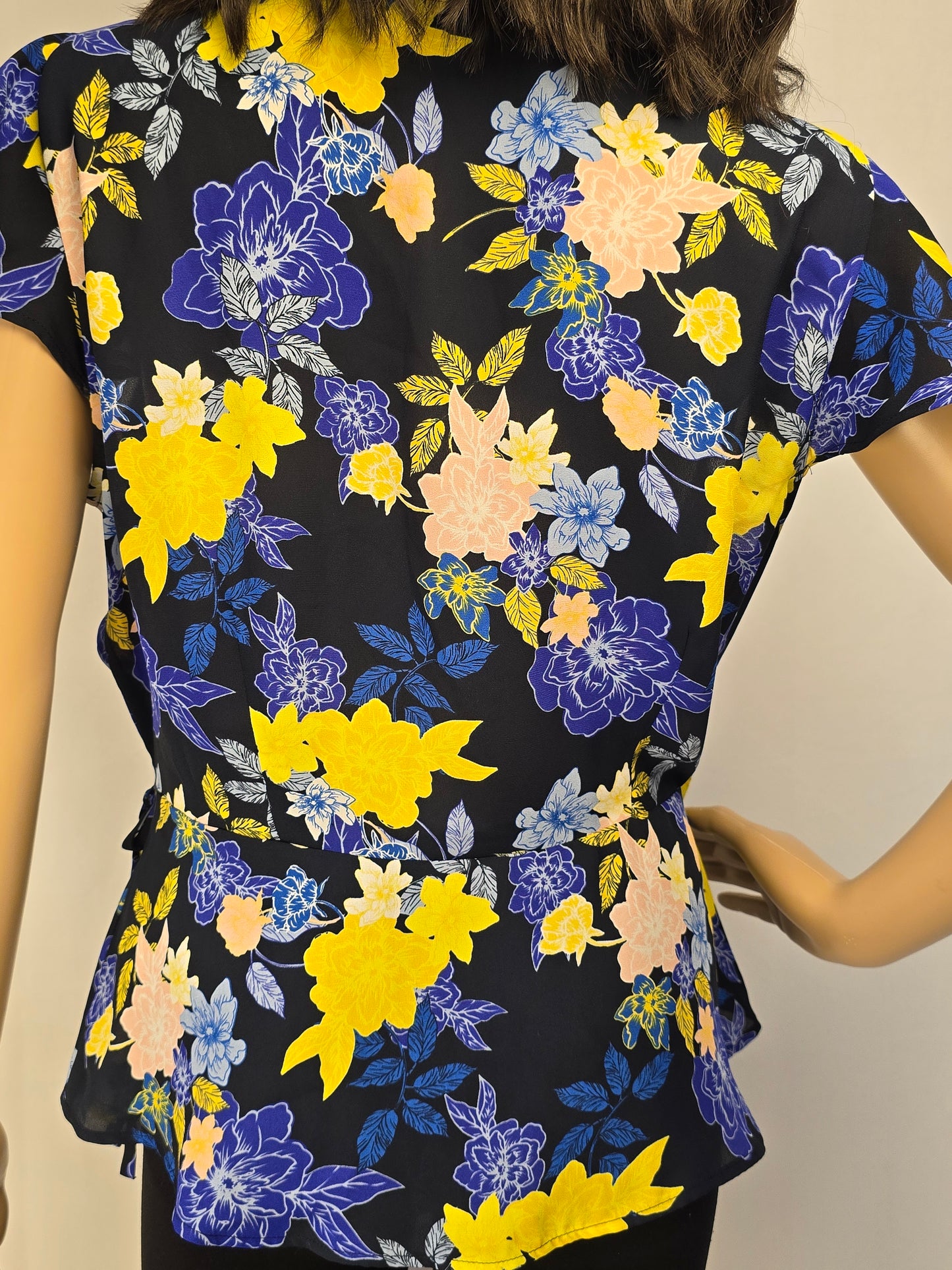 Banana Republic Blue Floral Top Flutter Sleeve Size Medium Preloved
