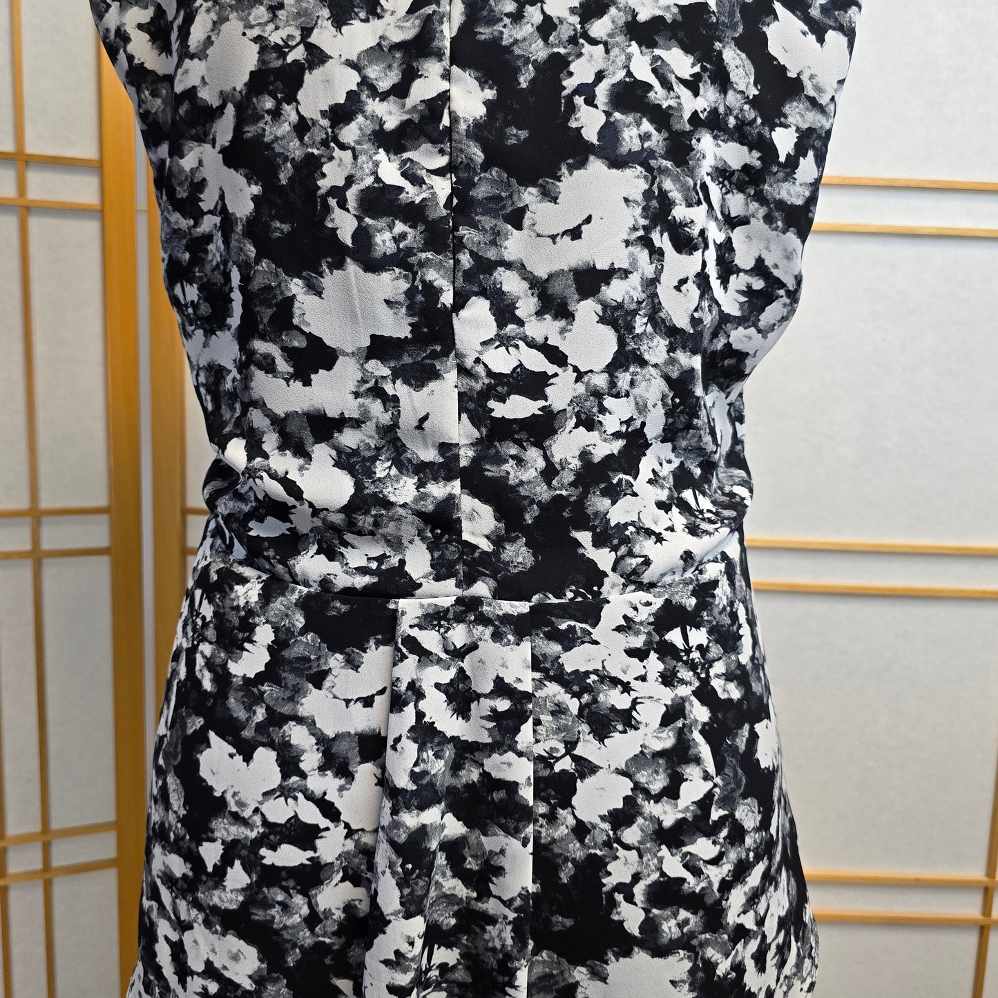 RW & Co Black and White Sleeveless Top Large Preloved