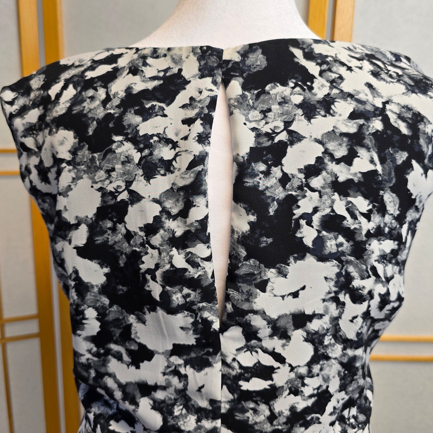 RW & Co Black and White Sleeveless Top Large Preloved