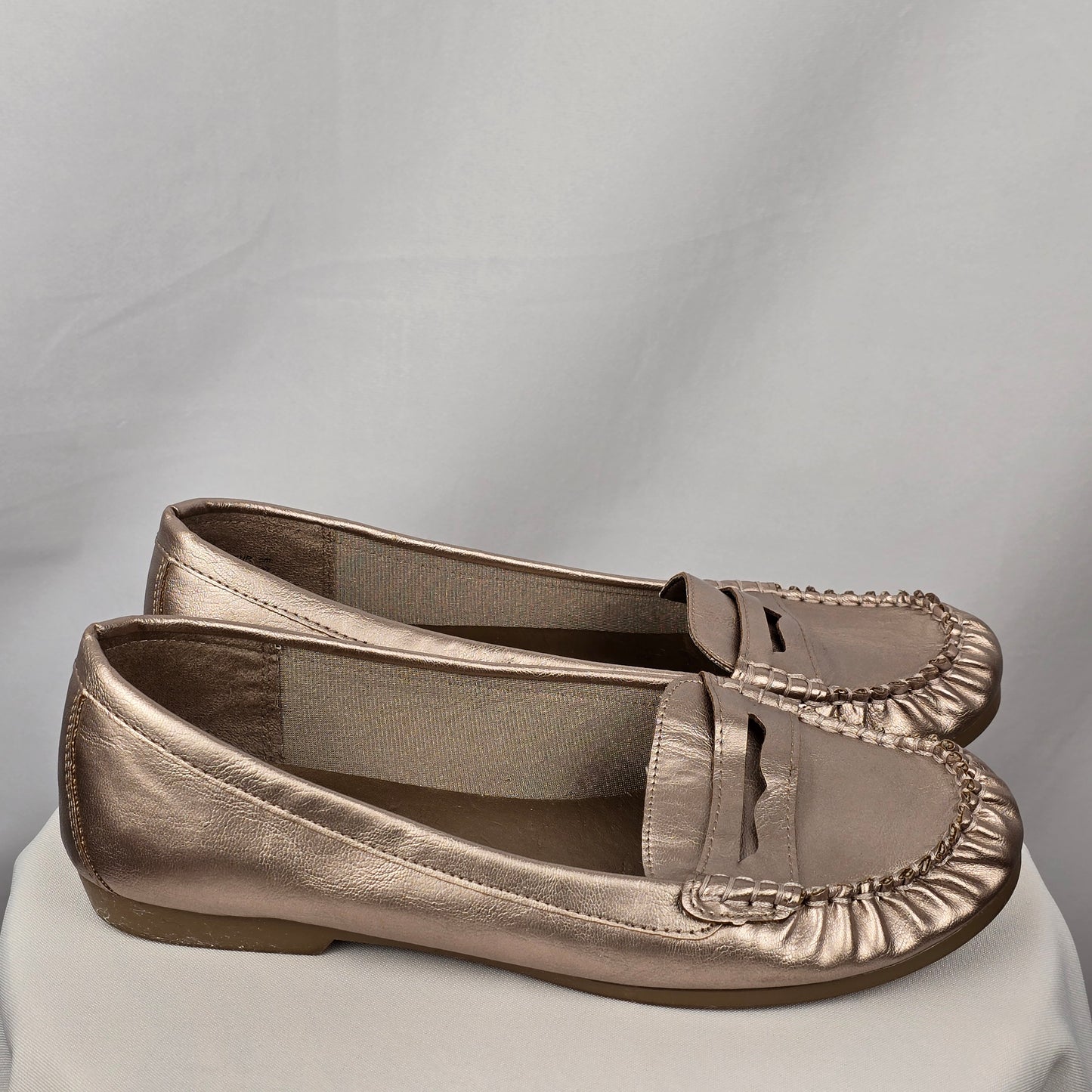 Life Stride Bronze Penny Loafer Size 10M Preloved