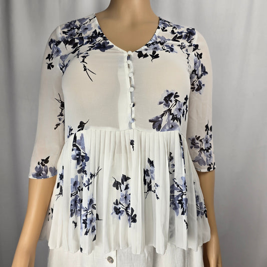 Le Chateau White Gray Floral Large Preloved