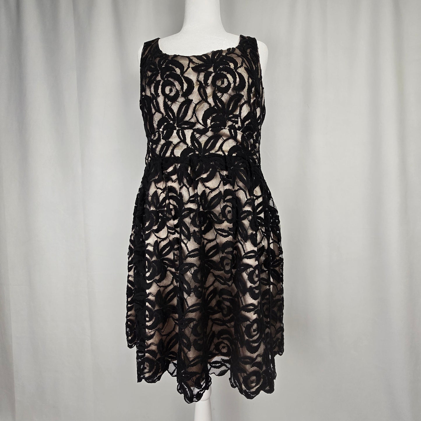 Bizz Girl Black & Champagne Dress XL Preloved