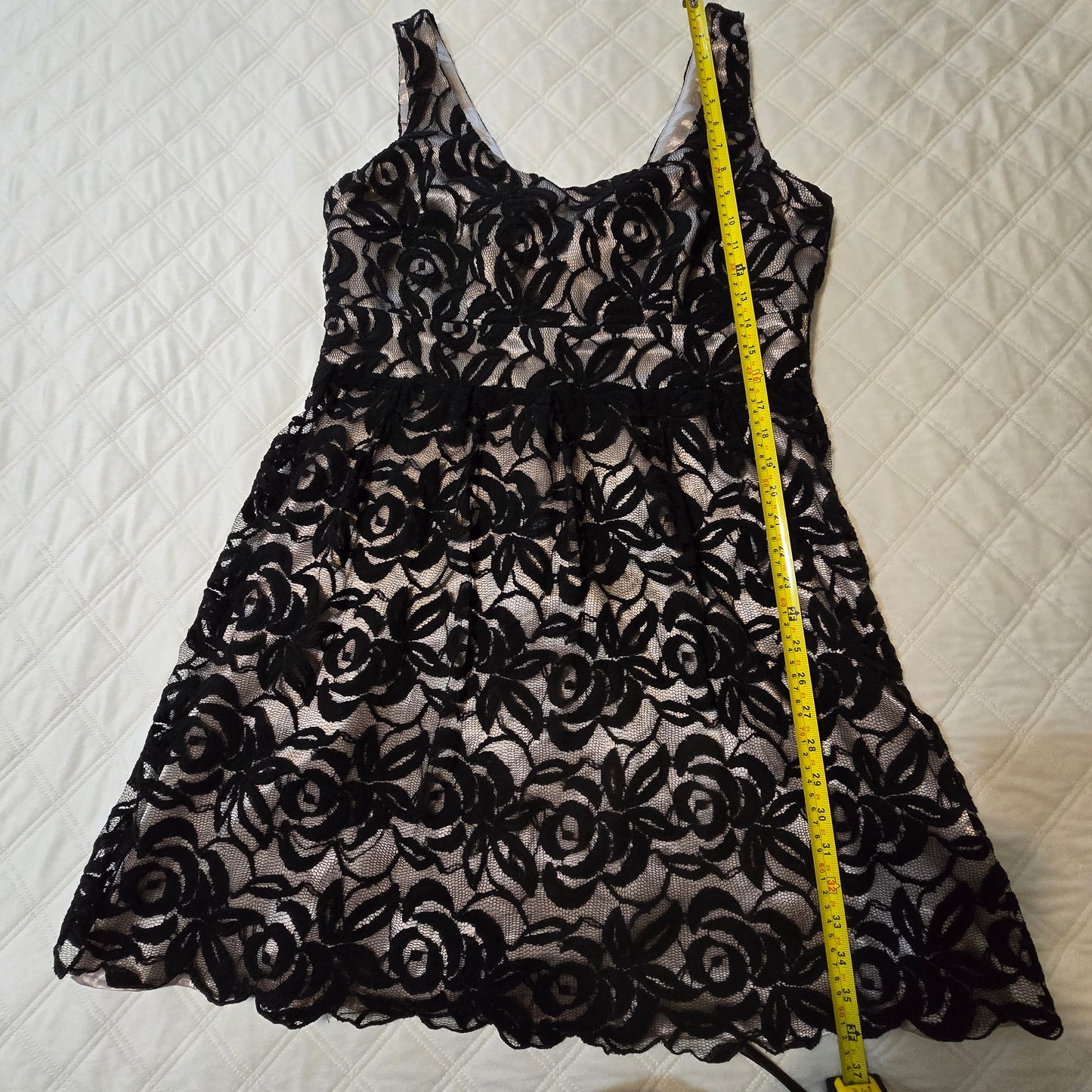Bizz Girl Black & Champagne Dress XL Preloved