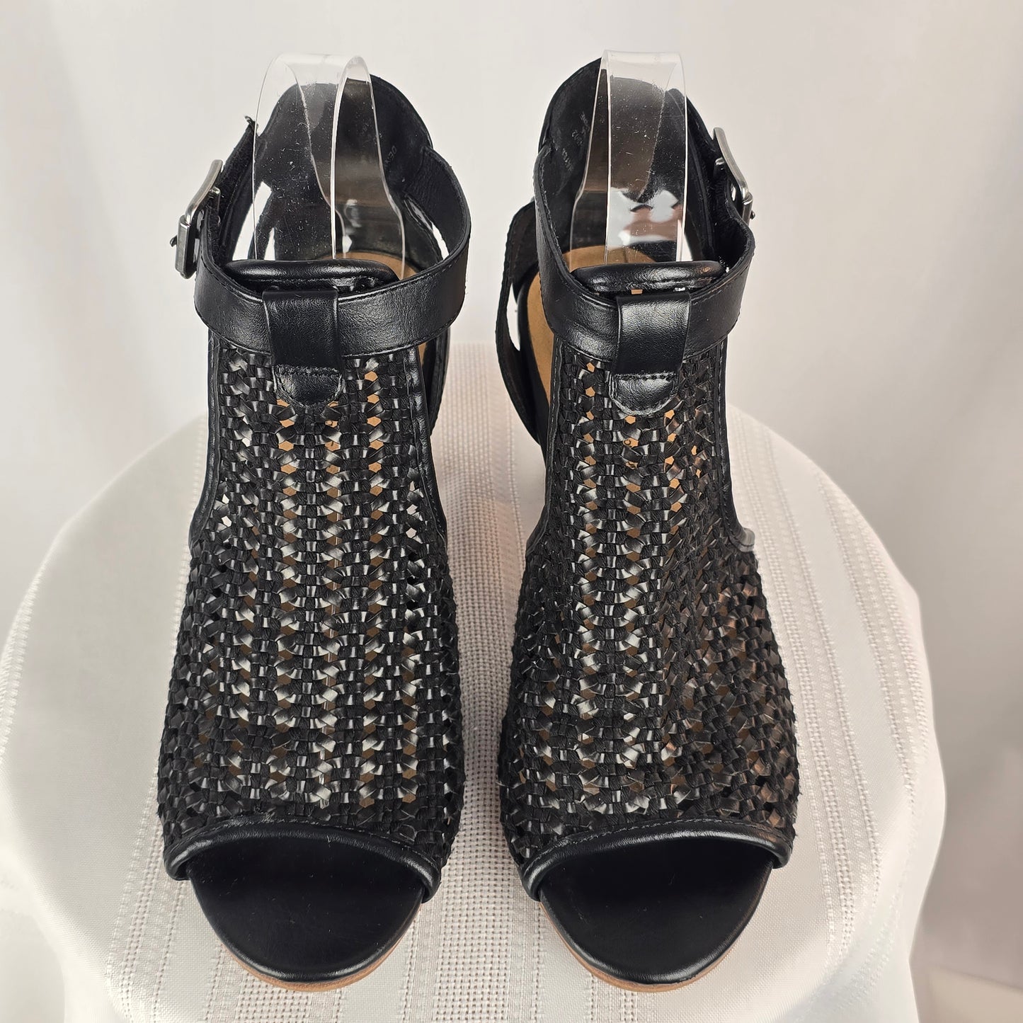 Denver Hayes Quad Comfort Black Sandals Size 7 Preloved