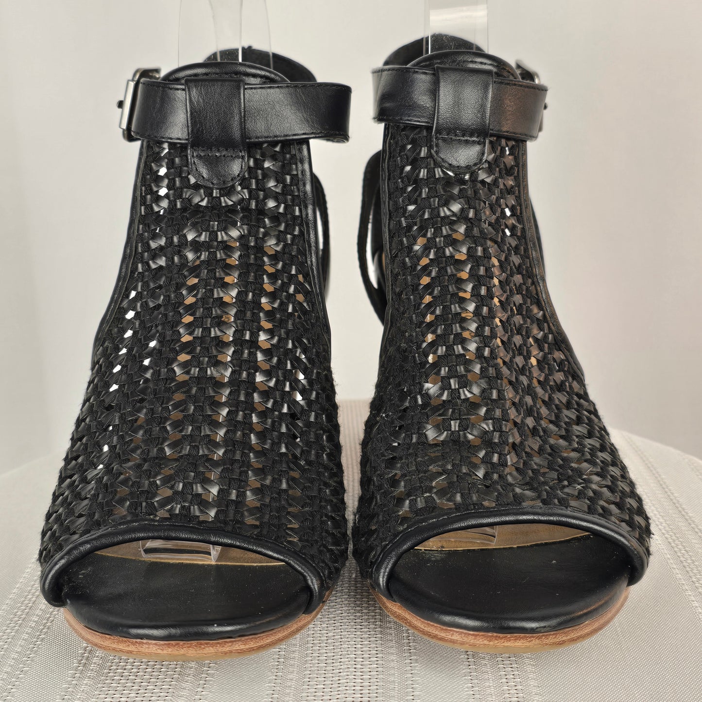 Denver Hayes Quad Comfort Black Sandals Size 7 Preloved