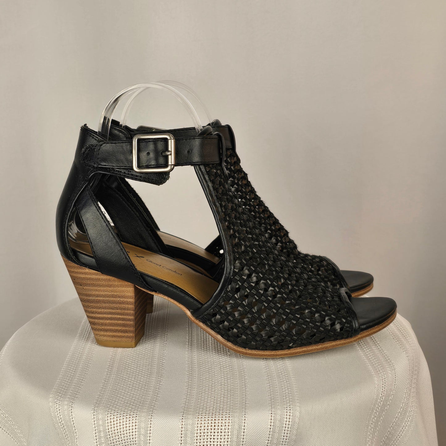 Denver Hayes Quad Comfort Black Sandals Size 7 Preloved