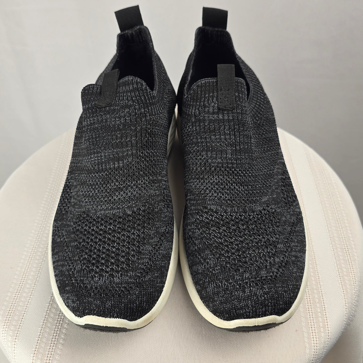 Tommy Bahama Slip on Runner Size 7 Preloved