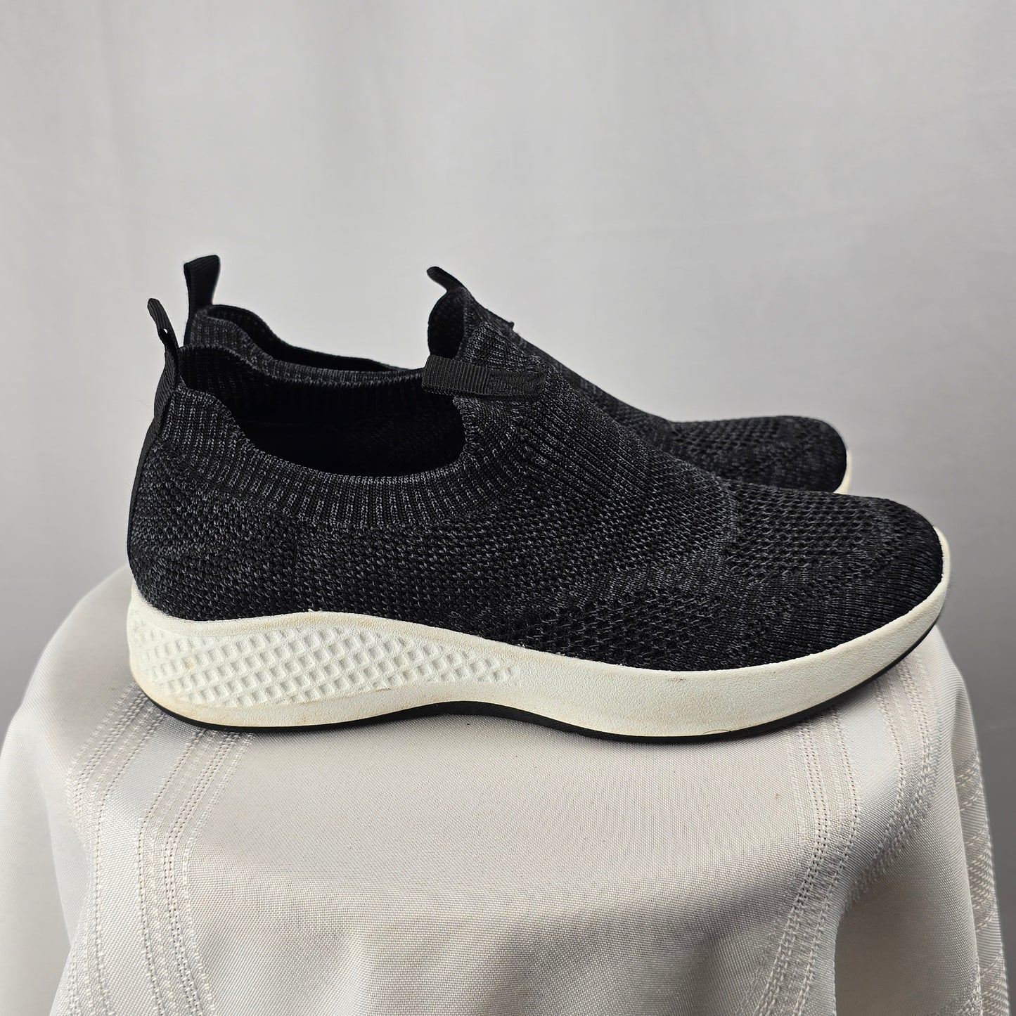 Tommy Bahama Slip on Runner Size 7 Preloved