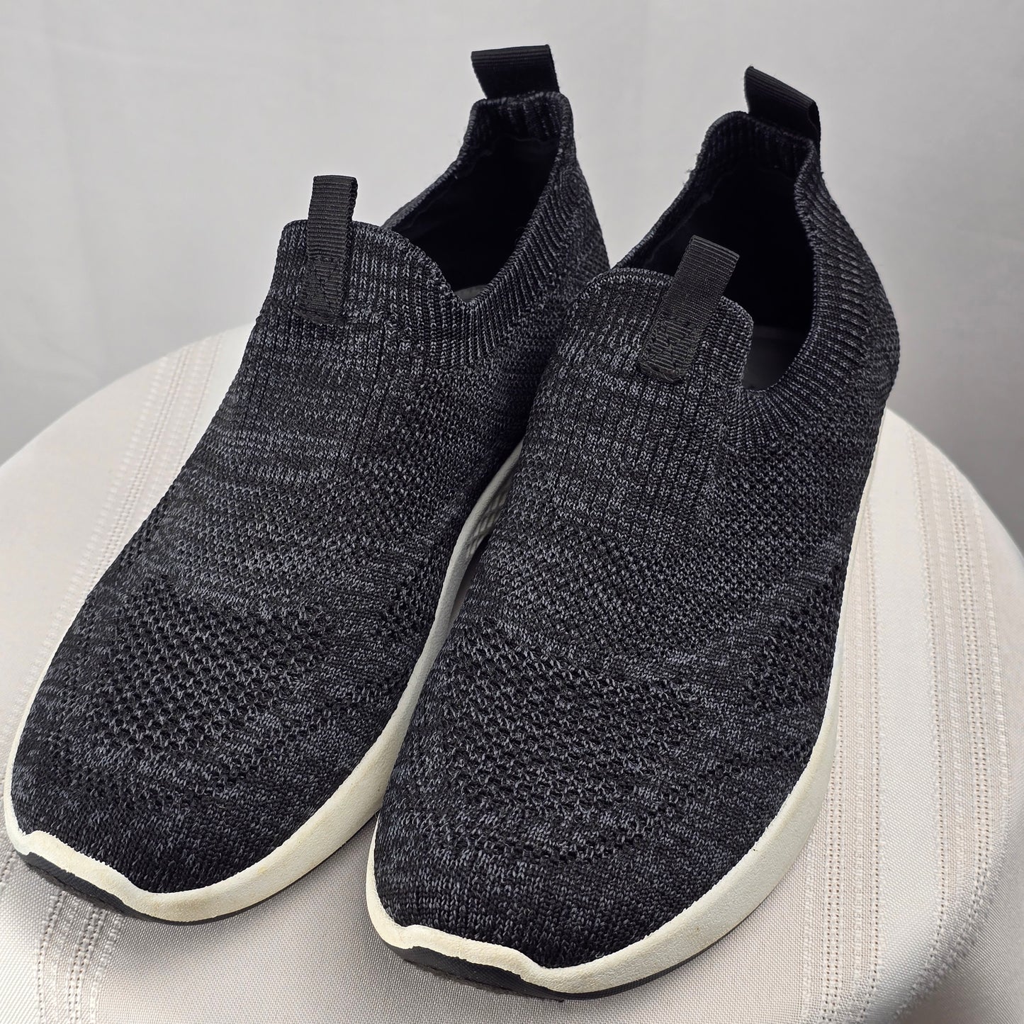 Tommy Bahama Slip on Runner Size 7 Preloved