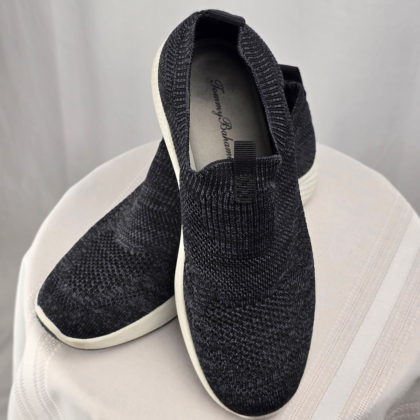 Tommy Bahama Slip on Runner Size 7 Preloved
