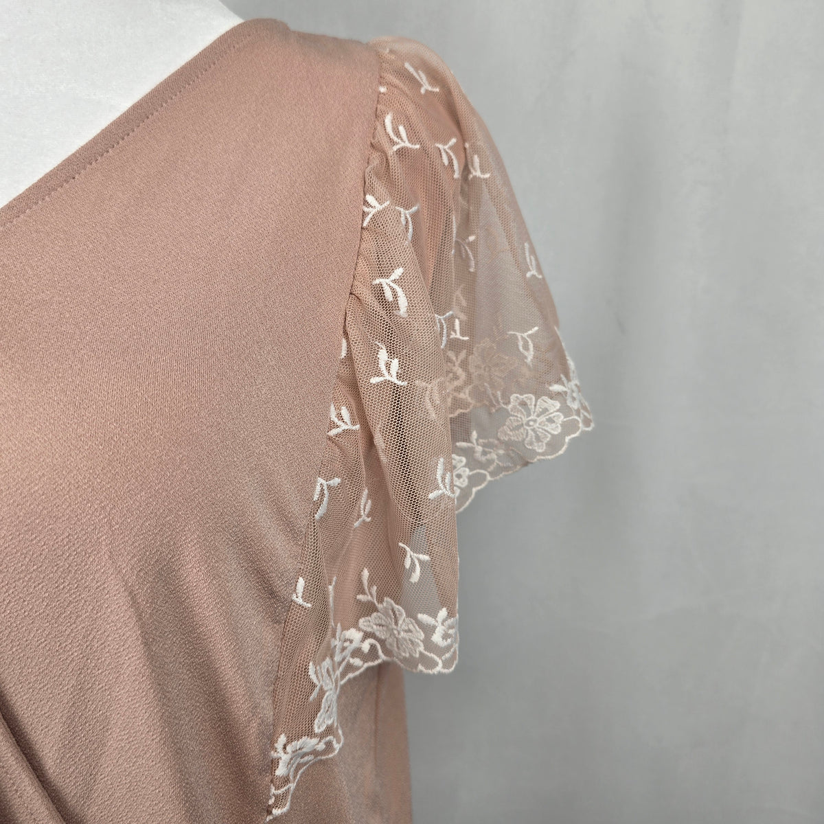 Adrienne Vittadini Romantic Blush Faux-Wrap Top with Lace Mesh Sleeves XL Preloved