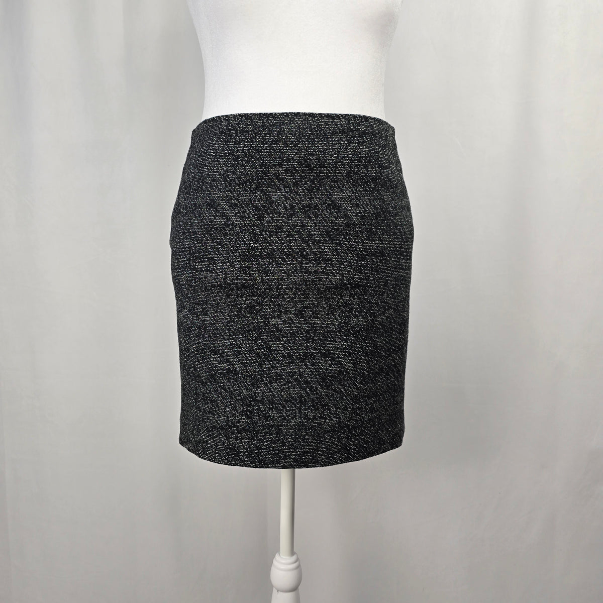 Le Château Textured Charcoal Suit Set – Tailored 2‑Piece Jacket Large and Skirt 15/16