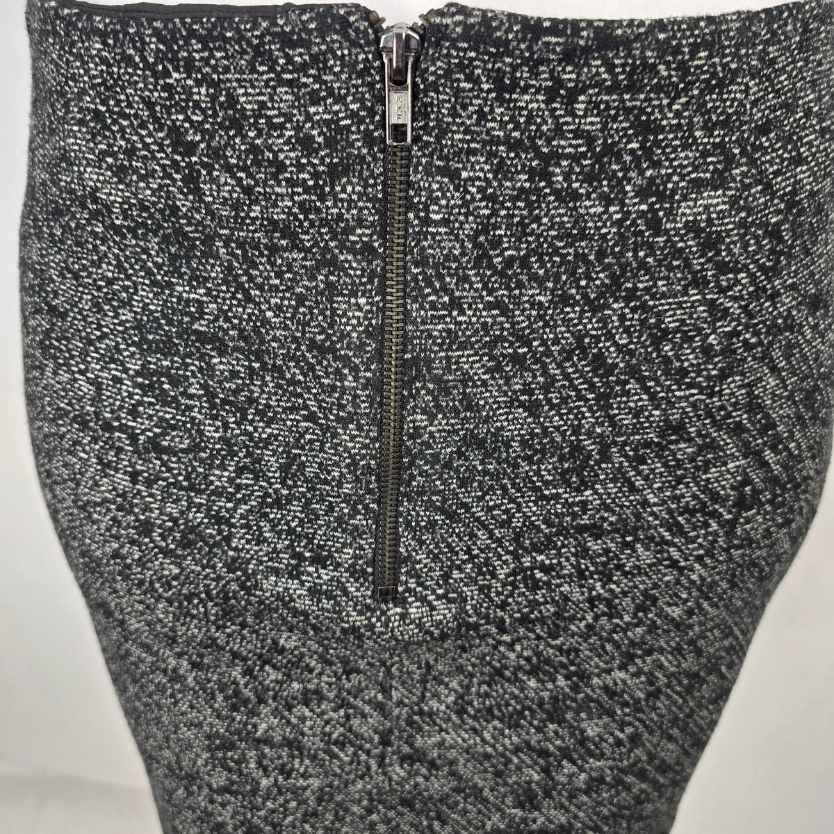 Le Château Textured Charcoal Suit Set – Tailored 2‑Piece Jacket Large and Skirt 15/16
