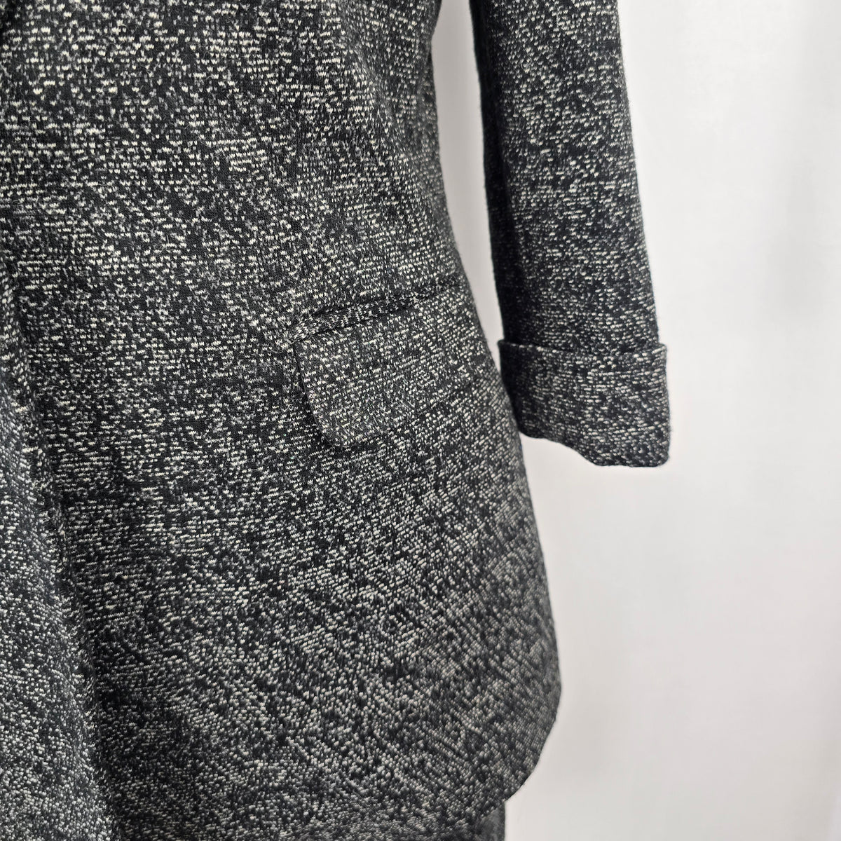 Le Château Textured Charcoal Suit Set – Tailored 2‑Piece Jacket Large and Skirt 15/16