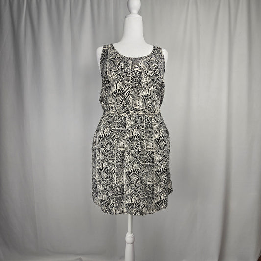 Mossimo Supply Co. Black & White Geometric Dress | Cutout Back | Pockets | Large
