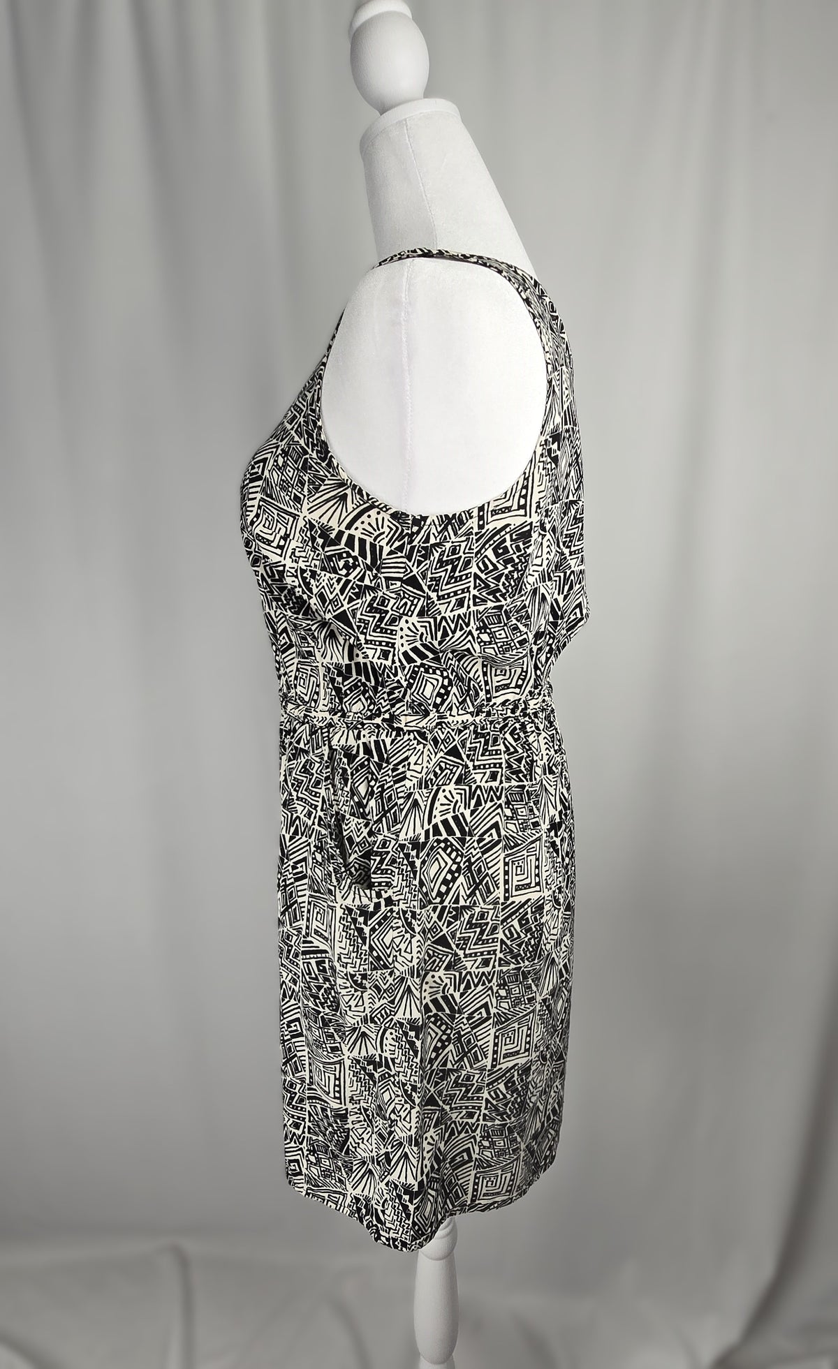 Mossimo Supply Co. Black & White Geometric Dress | Cutout Back | Pockets | Large
