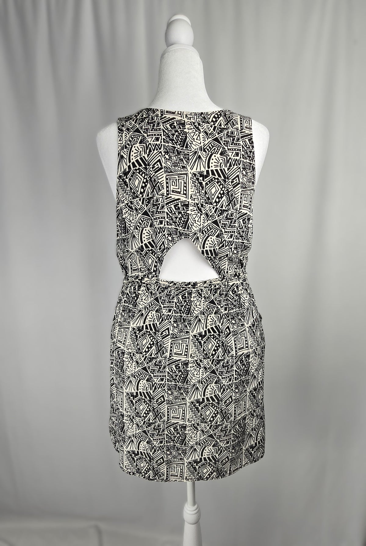 Mossimo Supply Co. Black & White Geometric Dress | Cutout Back | Pockets | Large