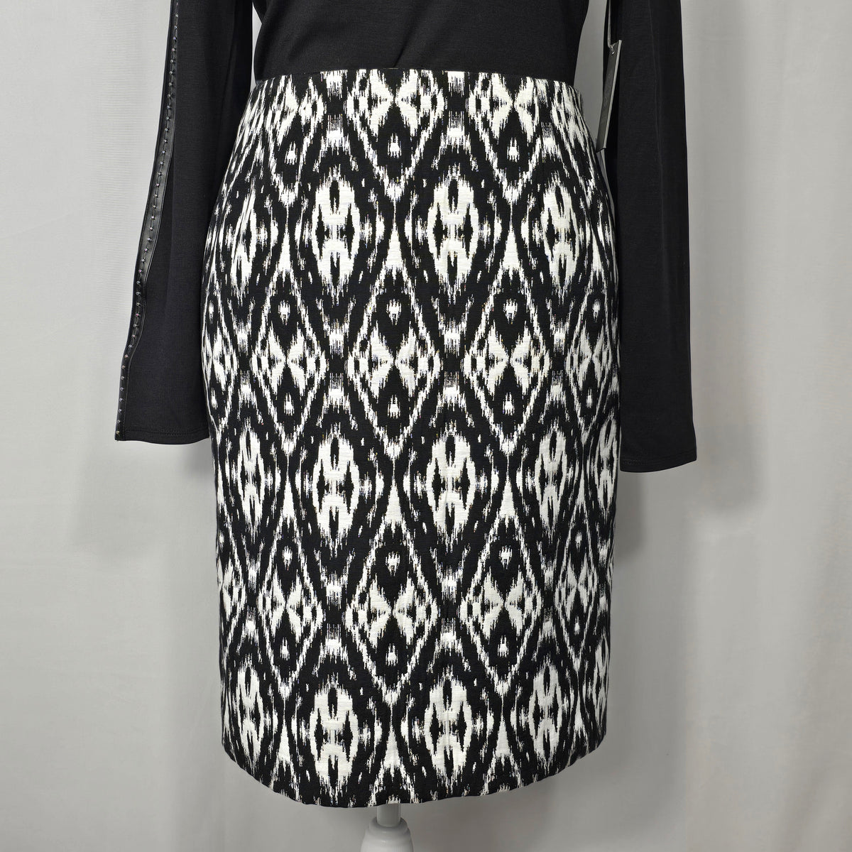 Peter Nygard NWT Size 10 Black & White Geometric Print Pencil Skirt