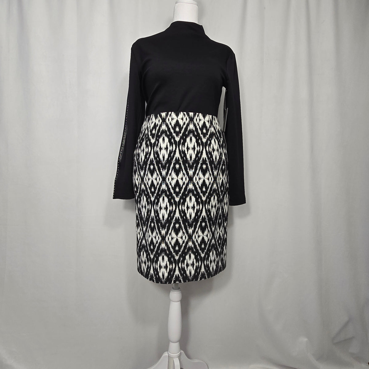 Peter Nygard NWT Size 10 Black & White Geometric Print Pencil Skirt