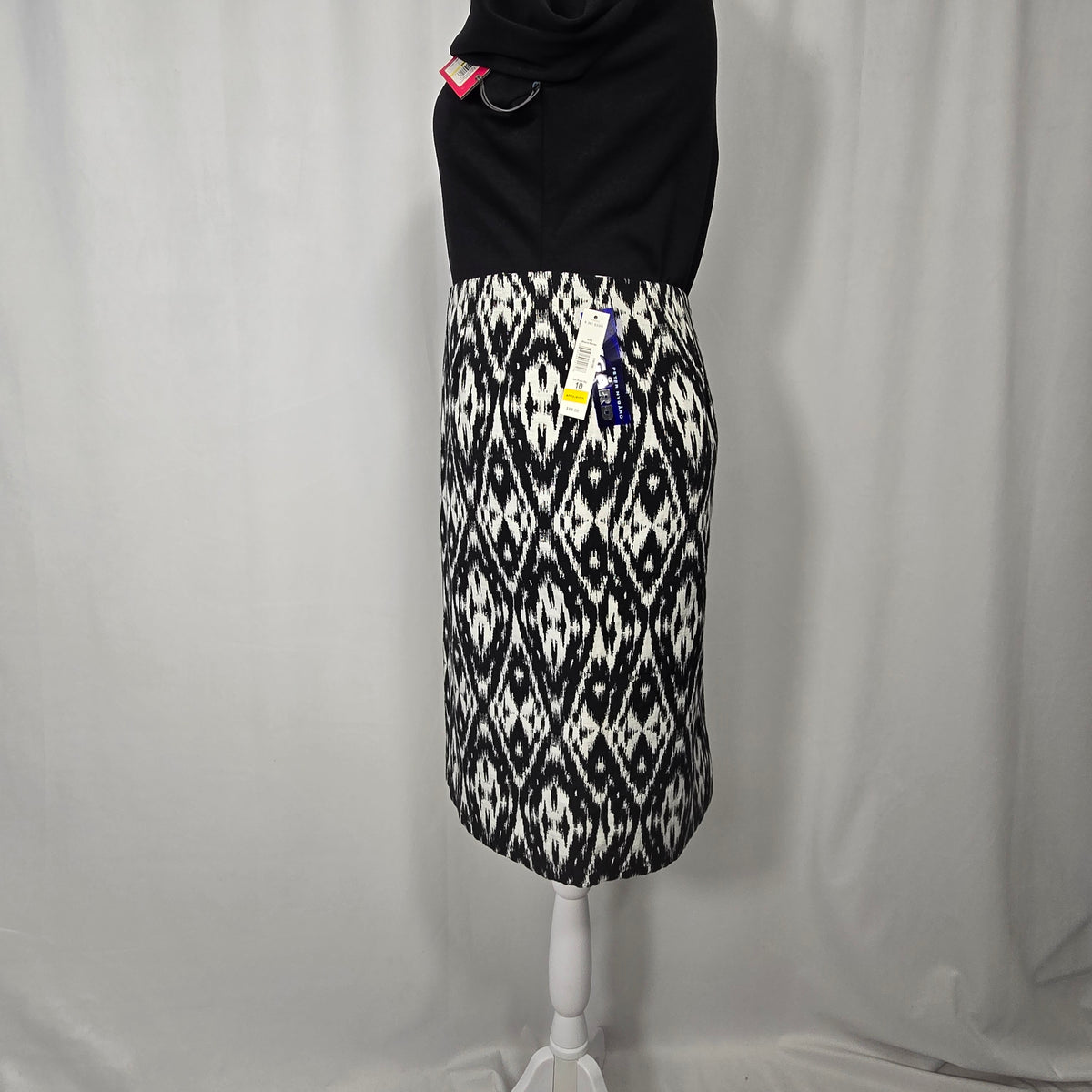 Peter Nygard NWT Size 10 Black & White Geometric Print Pencil Skirt