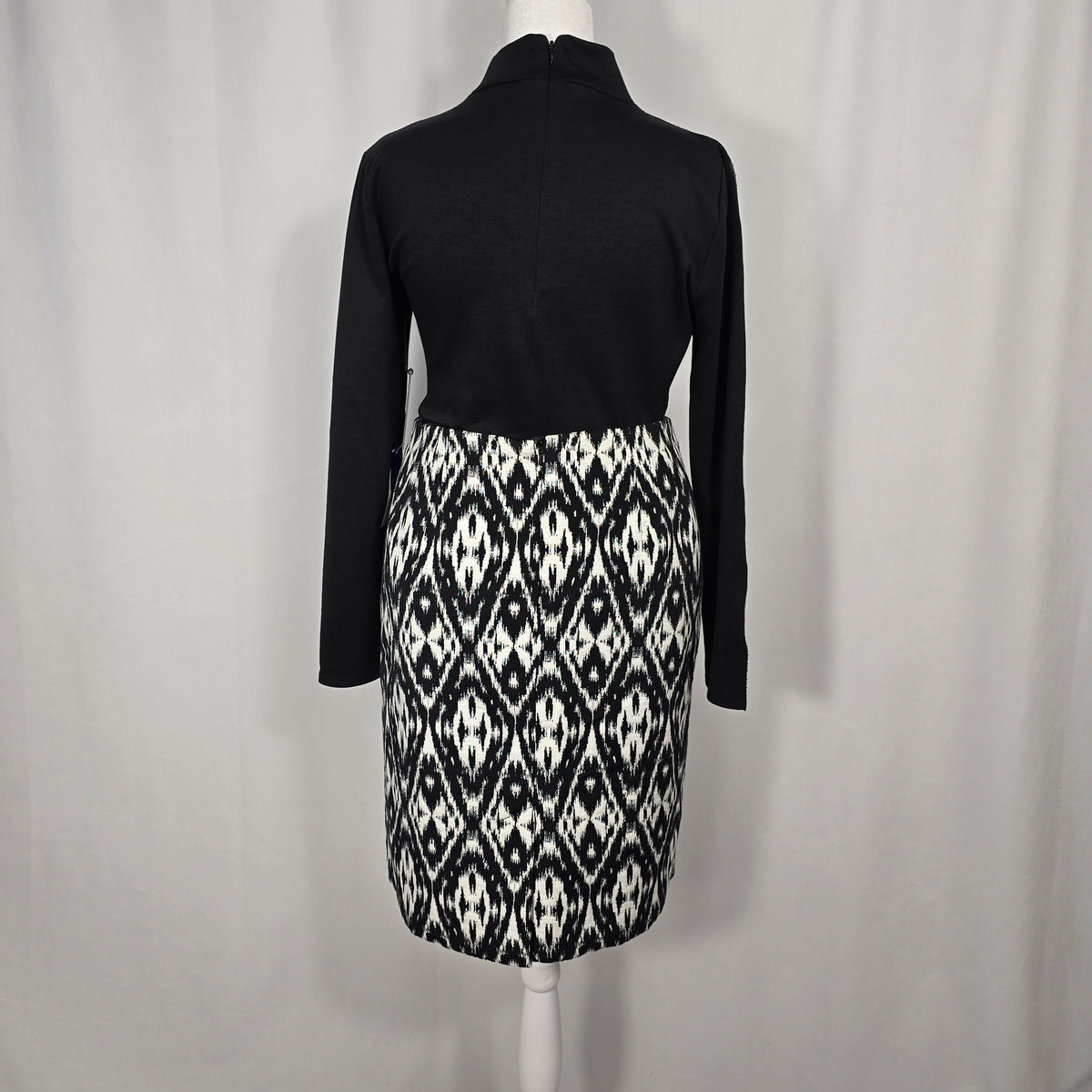 Peter Nygard NWT Size 10 Black & White Geometric Print Pencil Skirt