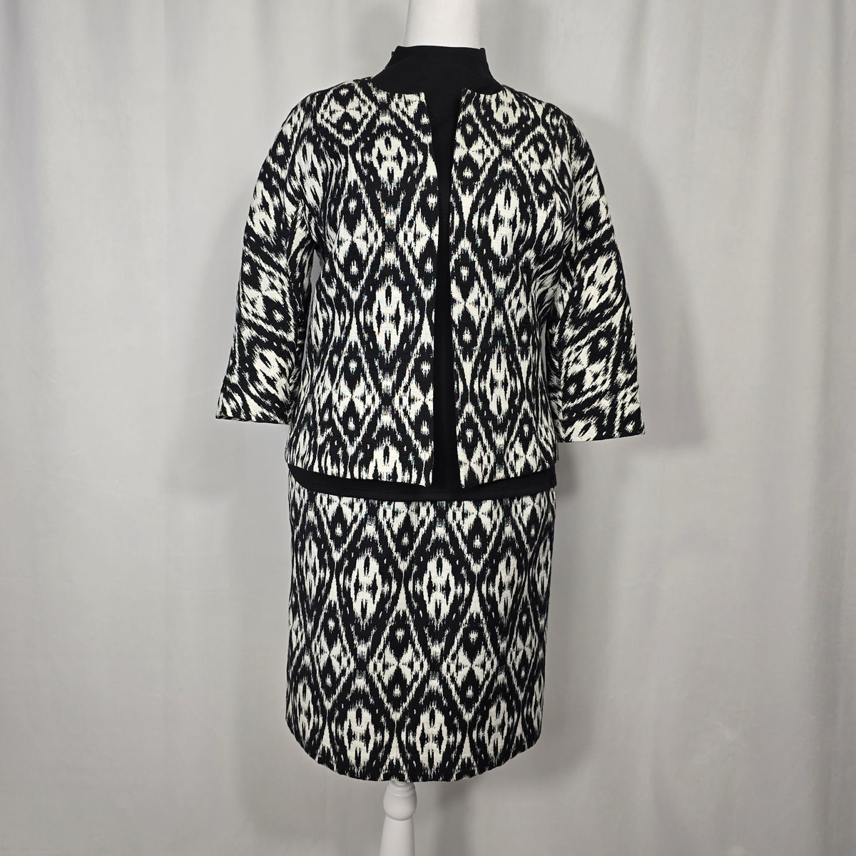 Peter Nygard Size 10 Black & White Geometric Open Front Jacket