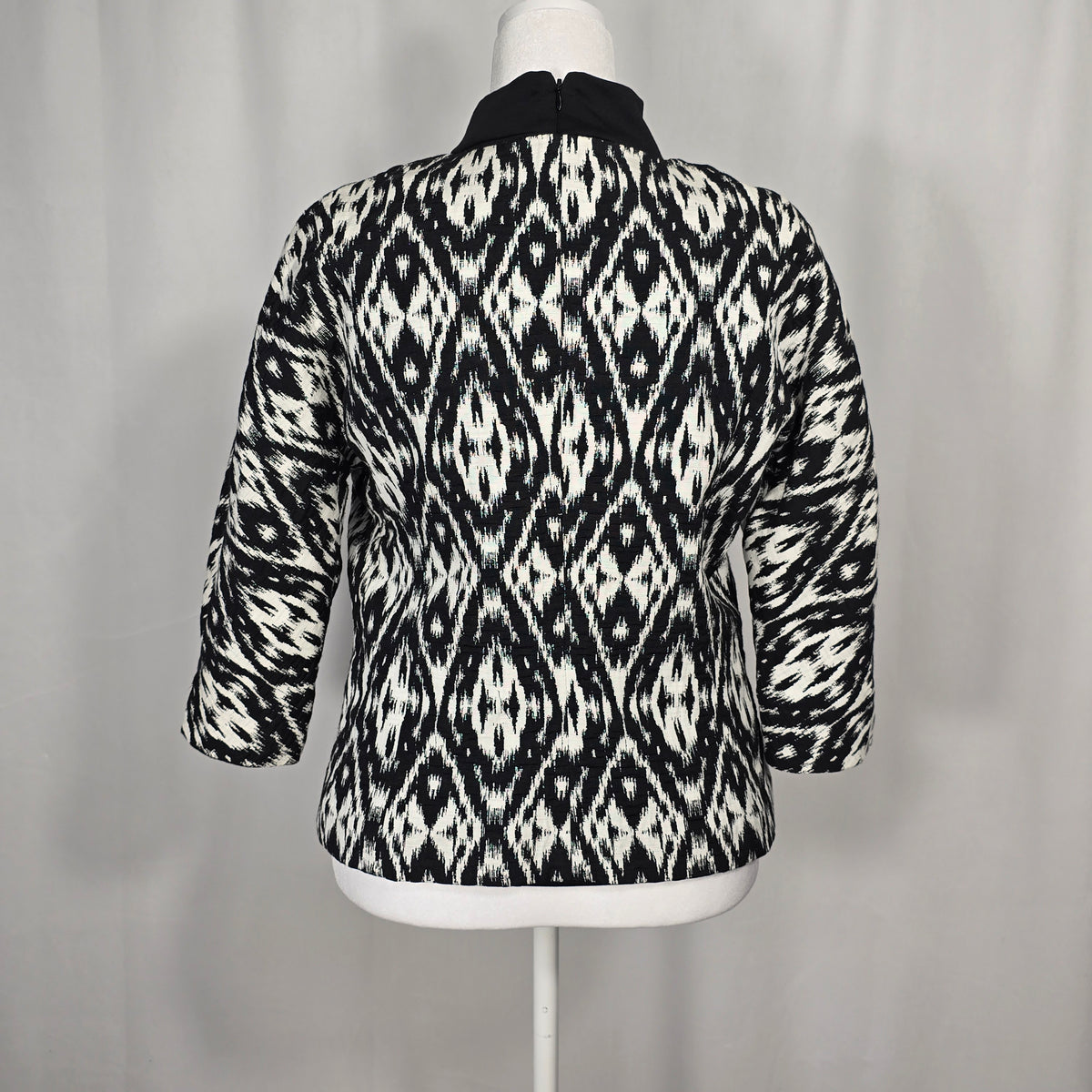 Peter Nygard Size 10 Black & White Geometric Open Front Jacket
