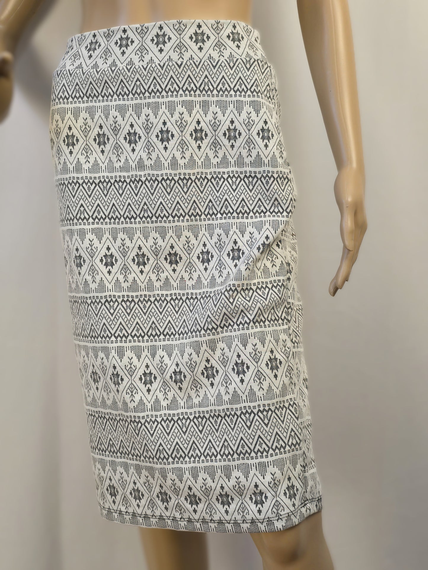 Gilli White / Black Medium Skirt Preloved